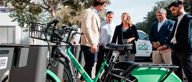 Carrasco destaca "la apuesta por la movilidad sostenible, por un transporte público respetuoso con el Medio Ambiente en una ciudad que es la tercera en España con más de kilómetros de carril bici por habitante"