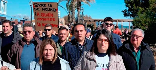 García, junto a alcaldes, diputados y cargos del PP, instan al PSOE y Compromís a dejar de bloquear en el Congreso la reforma de la Ley de Costas