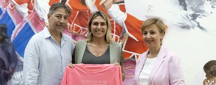 La presidenta Marta Barrachina con miembros de la Fundación Le Cadó