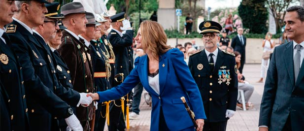 El cuerpo municipal celebra su patrón San Miguel Arcángel en la explanada de la Basílica del Lledó que ha servido para entregar cerca de 60 distinciones a policías, sociedad civil e instituciones