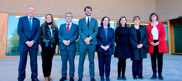 Vicent Sales, junto al ministro de Cultura, Ernest Urtasun, y el conseller José Antonio Rovira, durante el acto de entrega del nuevo edificio del Archivo Histórico Provincial de Castellón