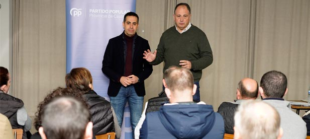 Junto al vicesecretario general de Organización del PPCS, Héctor Folgado, desgrana las inversiones de la Diputación de Castellón y la Generalitat Valenciana en la comarca.