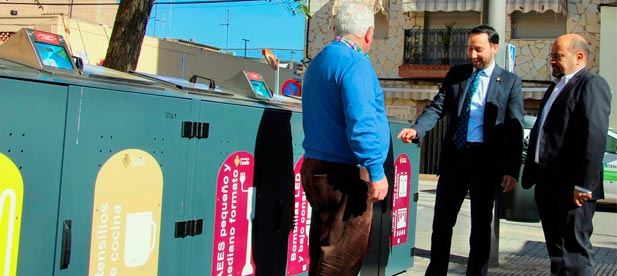 Toledo: "El objetivo es fomentar el reciclaje dando facilidades a los vecinos, para que lo puedan hacer en sus barrios y que la ciudad sea más sostenible."