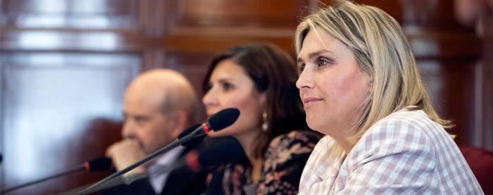 La presidenta destaca la cumbre como oportunidad para recoger demandas y marcar prioridades en el presupuesto de la Diputación