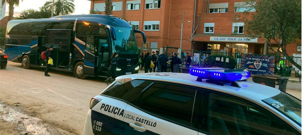 Un convoy de vehículos de asociaciones castellonenses y miembros de Protección Civil, ha salido esta mañana hacia Catarroja, custodiado por un vehículo de Policía Local, para entregar alimentos. 