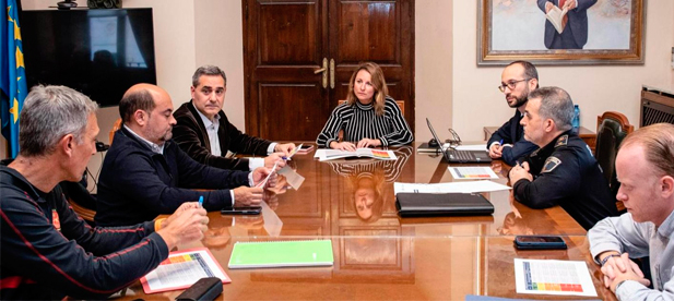 La alcaldesa de Castellón, Begoña Carrasco, junto al edil de Seguridad, Antonio Ortolá, durante la presentación del nuevo grupo de trabajo para la coordinación y prevención de emergencias en la ciudad.