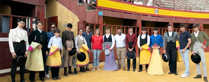 Marta Barrachina destaca que estos festejos fomentan la afición entre los jóvenes y ofrecen una gran oportunidad para que los alumnos de la escuela brillen en la plaza, permitiendo que los castellonenses y aficionados los conozcan.