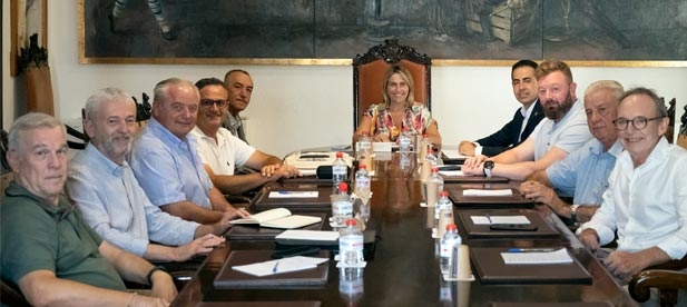 La presidenta de la Diputación se reúne con Fecoreva como parte de su apoyo al sector primario de la provincia y para poner en común las líneas de trabajo encaminadas a proteger a los regantes y agricultores del territorio