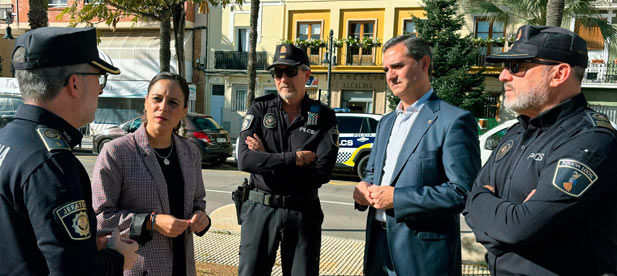 Ester Giner, teniente de alcalde del Grao, ha subrayado la importancia de seguir trabajando en colaboración con los vecinos para reforzar la seguridad en el distrito marítimo