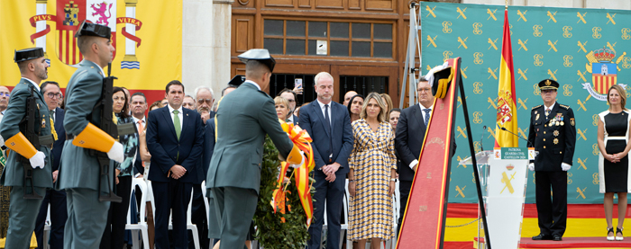 Marta Barrachina celebra el 180 aniversario de la Guardia Civil en el Día de la Hispanidad en Castellón.