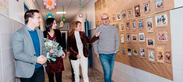 La alcaldesa de Castellón, Begoña Carrasco, junto a María España y Alberto Vidal, celebra el 50º aniversario del Colegio Lope destacando su impacto educativo y su conexión con la comunidad.