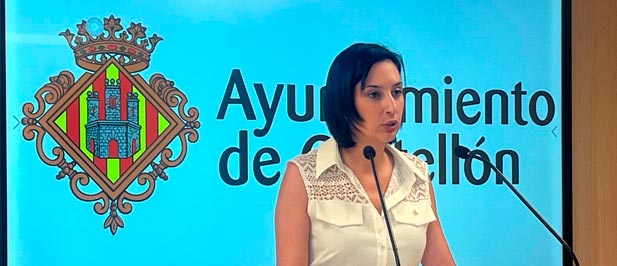 La edila resalta que "el transporte escolar es, además, un servicio muy valorado por las familias ya que permite una mejor conciliación"