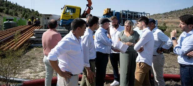 La presidenta de la Diputación Provincial de Castellón, Marta Barrachina, visita el pozo IV del Colomer para conocer el avance de los trabajos de conexión del depósito con la red de suministro de agua potable de Morella