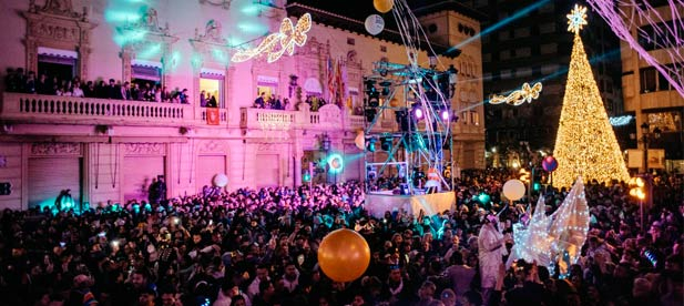 Carrasco: "Ha sido la Navidad más multitudinaria y participativa de Castellón en años. Desde el encendido de luces hasta la Cabalgata de Reyes, miles de personas han disfrutado de todas las propuestas en distritos y el centro"