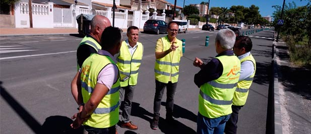 •	Las actuaciones, que han arrancado esta semana, tienen como objetivo homogeneizar la avenida, conectar el carril bici y peatonal con la zona del puerto