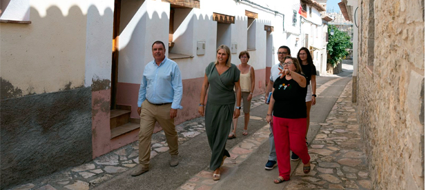 La alcaldesa estudia el destino de los 35.292 euros que el Fondo contra la Despoblación llevará hasta Palanques este 2024. La cuantía duplica la registrada en 2023, de 14.164 euros, "lo que constituye una buena noticia porque se avanza en protección"