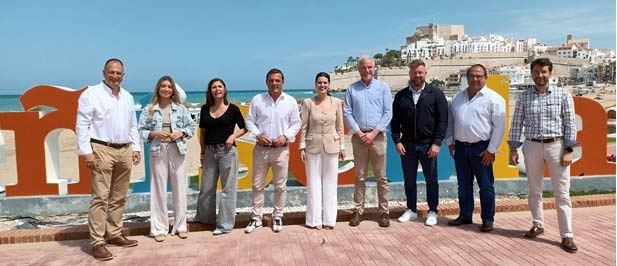 Visita junto al portavoz de Turismo en el Congreso, Miriam Guardiola, y el presidente local del PP en Peñíscola, Andrés Martínez, reivindican la inversión que blinde las fortalezas de una localidad que es fortín turístico de la provincia.