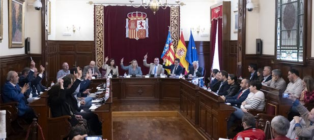 El último pleno del año en la Diputación también alza la voz para exigir una financiación local justa y para defender uno de los sectores estratégicos de la economía de la provincia, la pesca