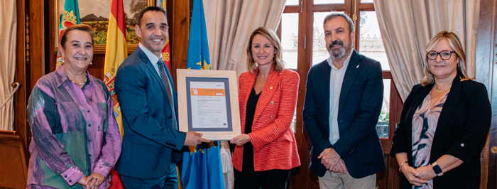 La alcaldesa de Castellón, Begoña Carrasco, recibe el certificado ISO 9001:2015 que reconoce la excelente gestión de la Agencia de Desarrollo Local Castellón - CastellóCREA en materia de empleo y formación