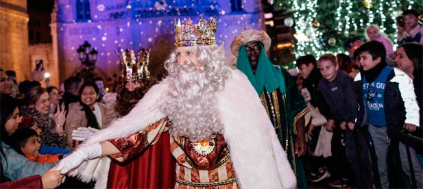 "El día más especial para los niños castellonenses merecía una cabalgata participativa y llena de ilusión. Hay pocas cosas comparables a sus miradas al ver a Sus Majestades", destaca la alcaldesa, Begoña Carrasco.