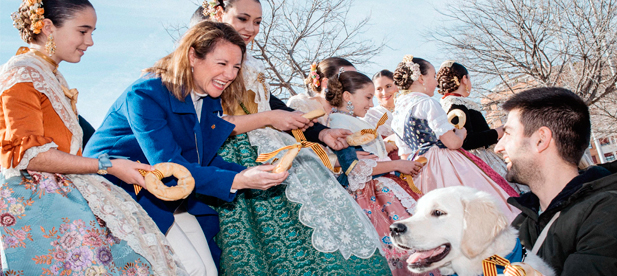 a alcaldesa de Castellón, Begoña Carrasco, agradece a la Junta de Fiestas y a las asociaciones vecinales su labor en la celebración de Sant Antoni, destacando la importancia de mantener vivas las tradiciones locales.