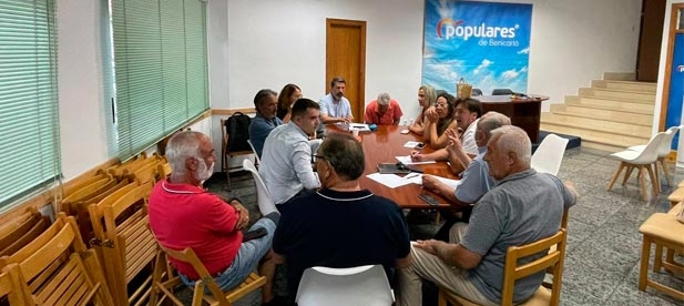 El concejal de Brigada y Policía Local, Fabián Flos, expone las medidas emprendidas para resolver el tráfico en el problemático bulevar "en el que seguimos trabajando para dar el mejor servicio"