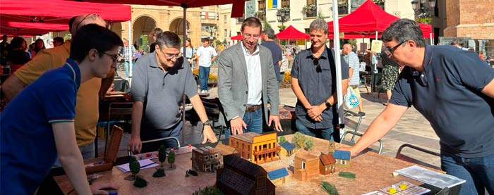 La Plaza Mayor se transforma en un espacio de diversión familiar durante el Día de los Juegos, con más de 100 juegos de mesa gratuitos.