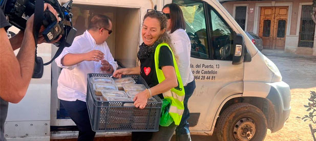 Un total de 500 raciones de arroz a banda cocinadas durante el certamen han sido enviadas hoy mismo al centro parroquial Sant Pere Apóstol de Massanassa